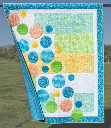 4 Essential Tips for Choosing Colors for your Quilt Borders featured by top US quilting blog, Seams Like a Dream Quilt Designs
