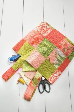 Annie's Market Bag Summer Adventures featured by top US quilting blog and shop, Seams Like a Dream Quilt Designs.