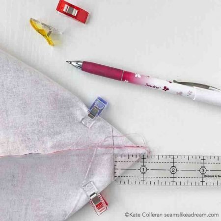 How to Make a Flat Bottom Bag, a sewing tutorial featured by top US sewing and quilting blog, Seams Like a Dream Quilt Designs